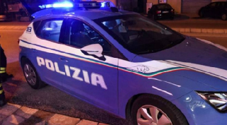 Controlli della Polizia nel centro: giovane trovato con hashish, denunciato ubriaco