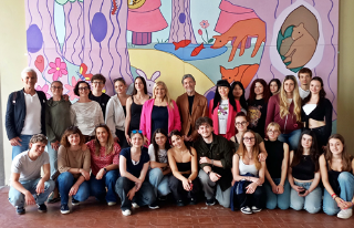 Ancona, un "bosco incantato" all’ingresso dei nidi di via Redipuglia: inaugurato il murales del Liceo Artistico Mannucci