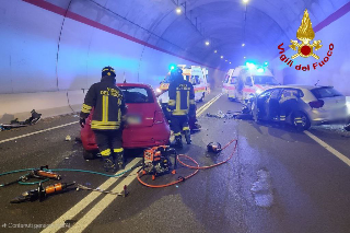 Incidente nella galleria "Serre": due feriti e strada chiusa