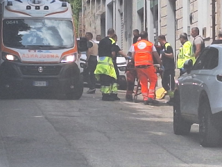 Si barrica in casa minacciando di darsi fuoco, 79enne si arrende dopo un lungo dialogo