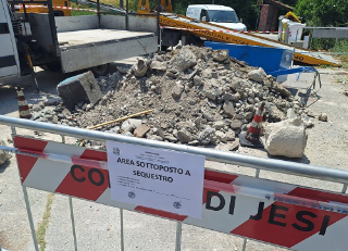Operaio schiacciato da autocarro grave al Torrette