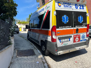 Perde i sensi, cade e muore: cadavere scoperto in casa dopo alcuni giorni