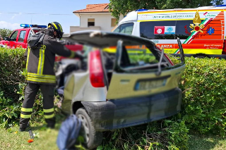 Incidente a Belvedere Ostrense, scontro auto-camion: grave una donna